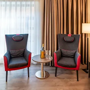 Plaza Premium Center Otel
